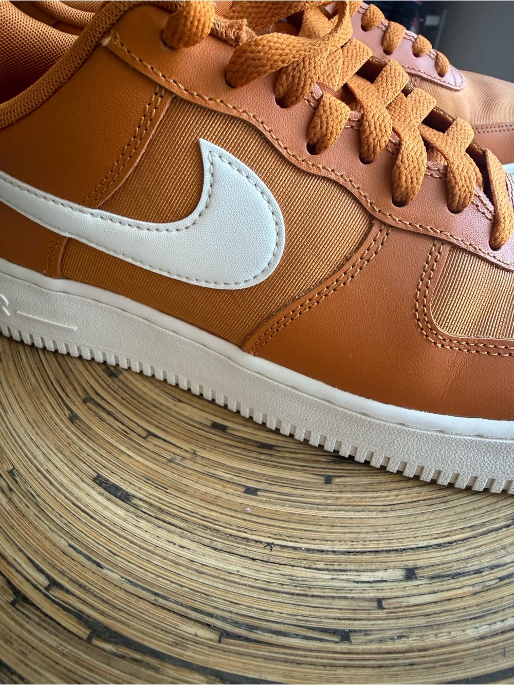 Nike Low-Top Sneaker in Oarnge and White